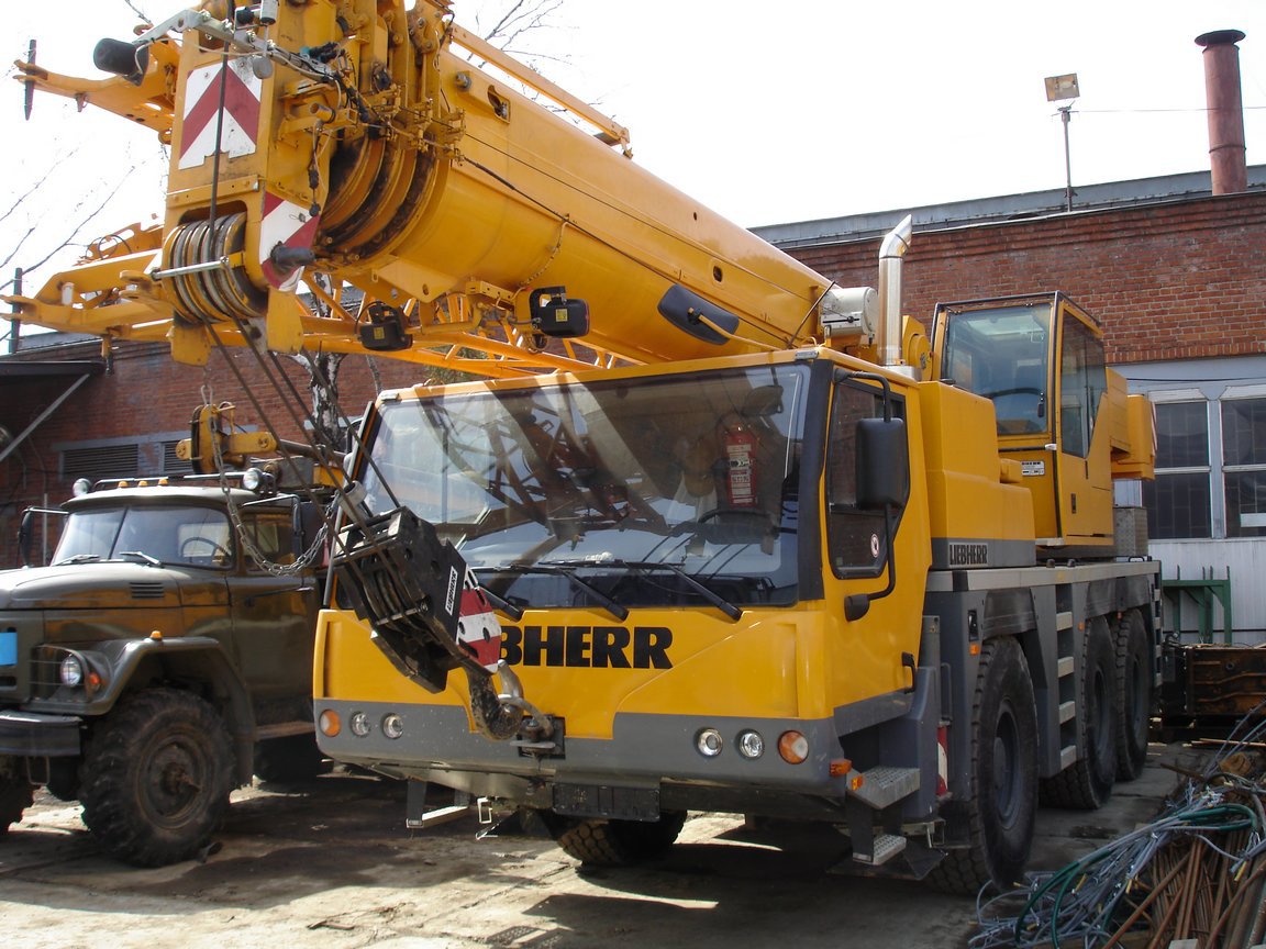 <span style="font-weight: normal;">LIEBHERR LTM 1050-1</span>